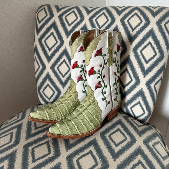 LIKE NEW! Floral Embroidered Ankle Boots - country chic/boho - festival - Picture 2 of 8